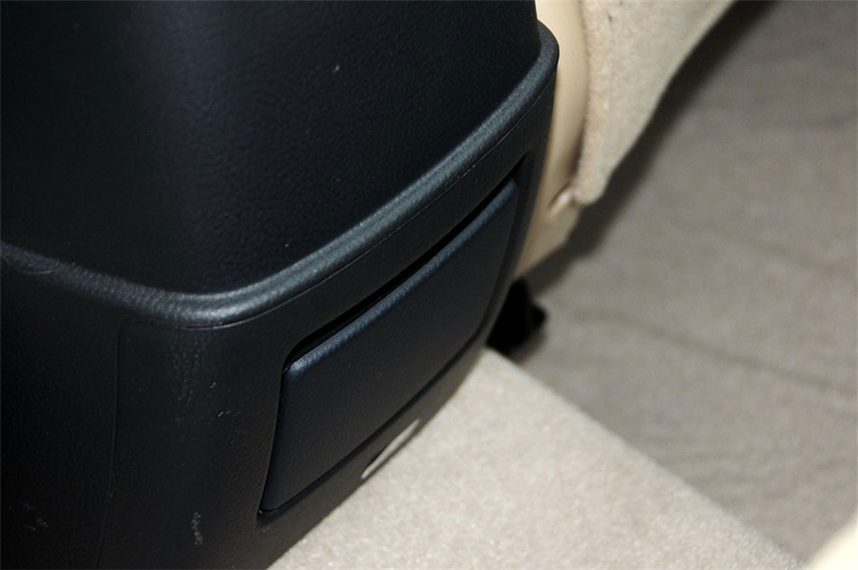 2012款 1.6L MT 时尚型 座椅空间