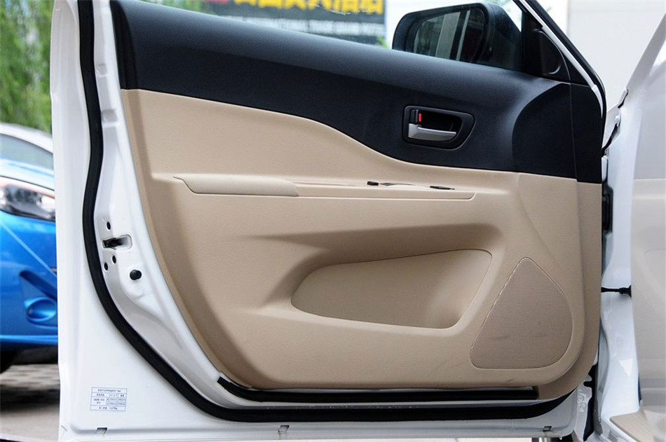 2012款 1.6L MT 时尚型 座椅空间