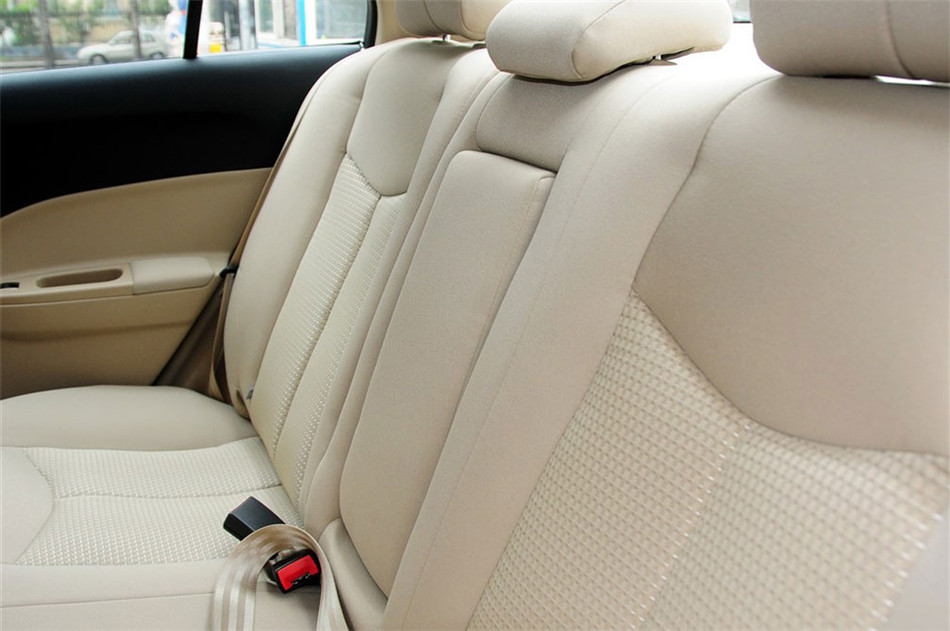 2012款 1.6L MT 时尚型 座椅空间