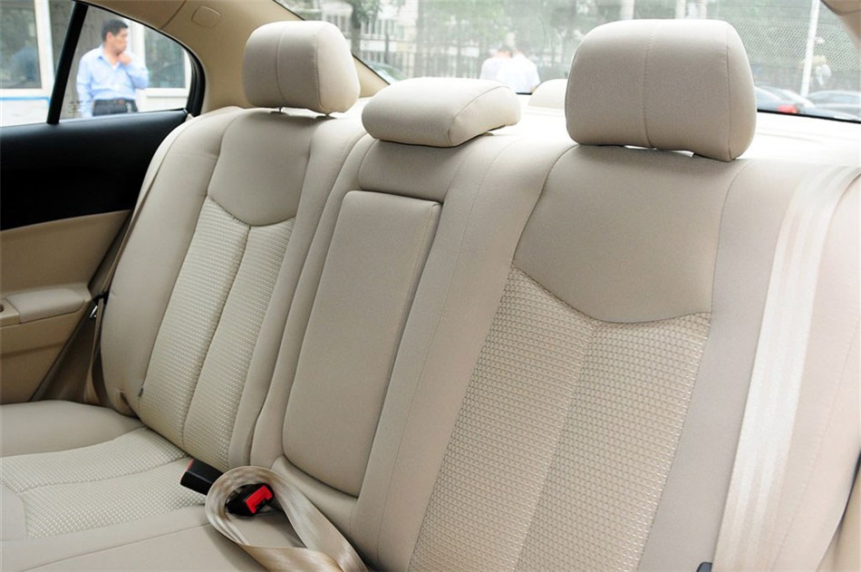 2012款 1.6L MT 时尚型 座椅空间