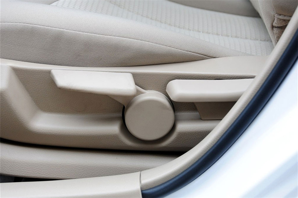 2012款 1.6L MT 时尚型 座椅空间