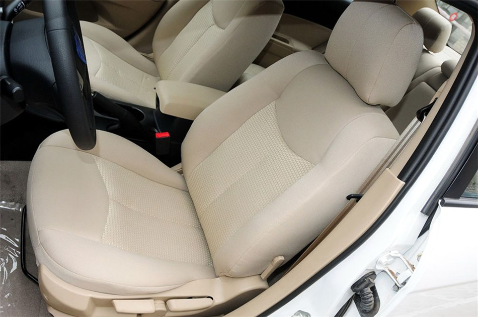 2012款 1.6L MT 时尚型 座椅空间