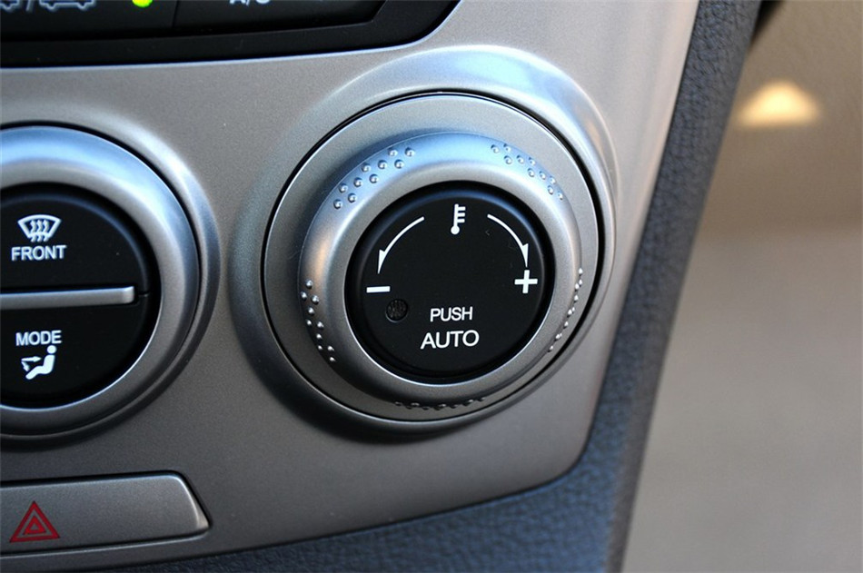 2012款 1.6L MT 豪华型 内饰