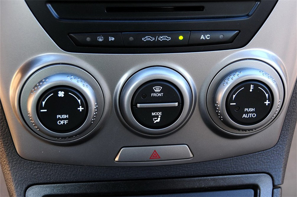 2012款 1.6L MT 豪华型 内饰