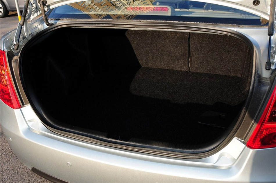 2012款 1.6L MT 豪华型 座椅空间