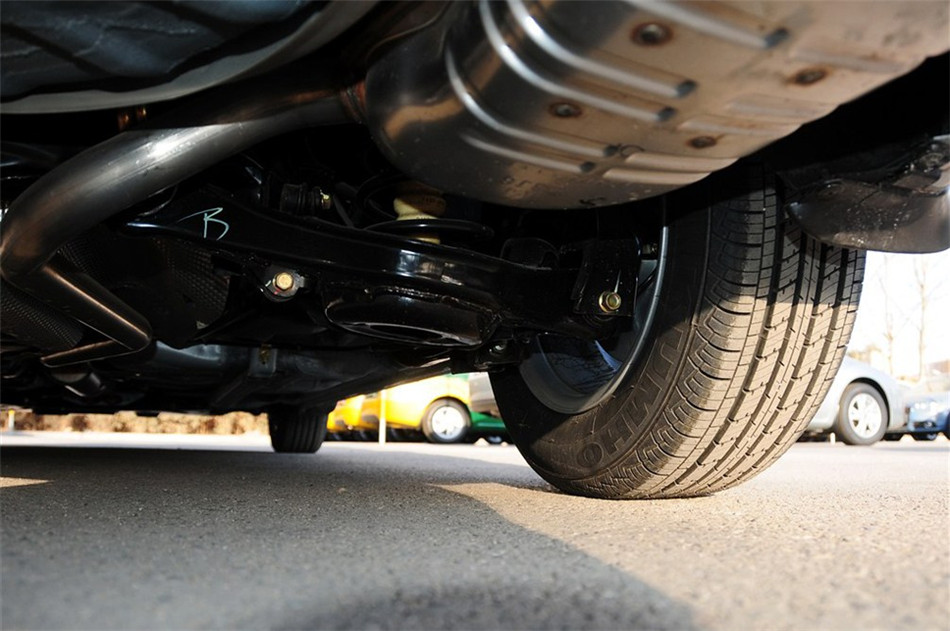 2012款 1.6L MT 豪华型 引擎底盘