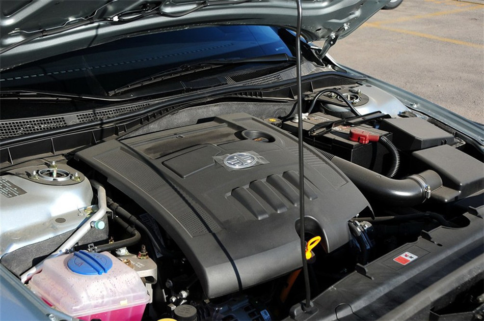 2012款 1.6L MT 豪华型 引擎底盘