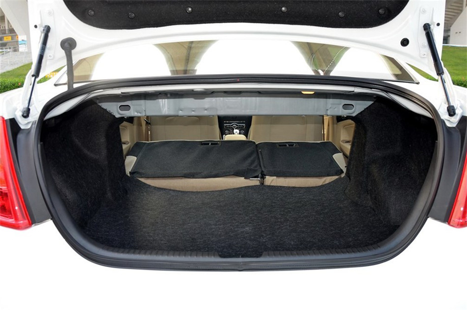 2013款 1.6L MT豪华型 座椅空间