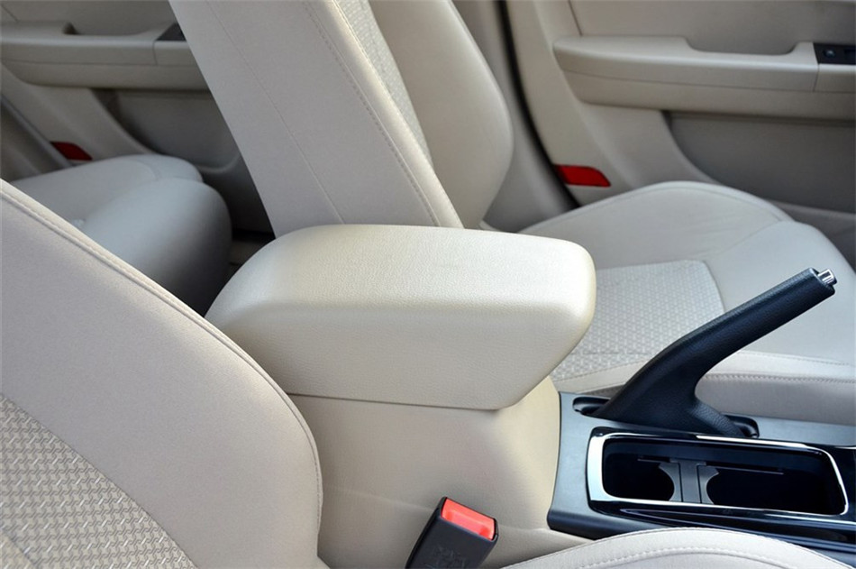 2013款 1.6L MT豪华型 座椅空间