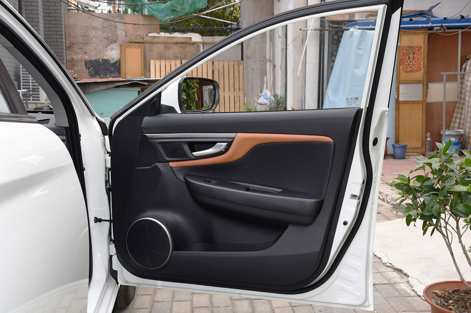 2019款 1.4T 自动精英型 座椅空间