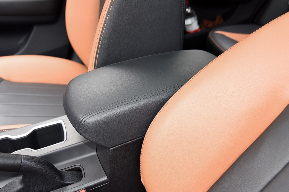 2019款 1.4T 自动精英型 座椅空间
