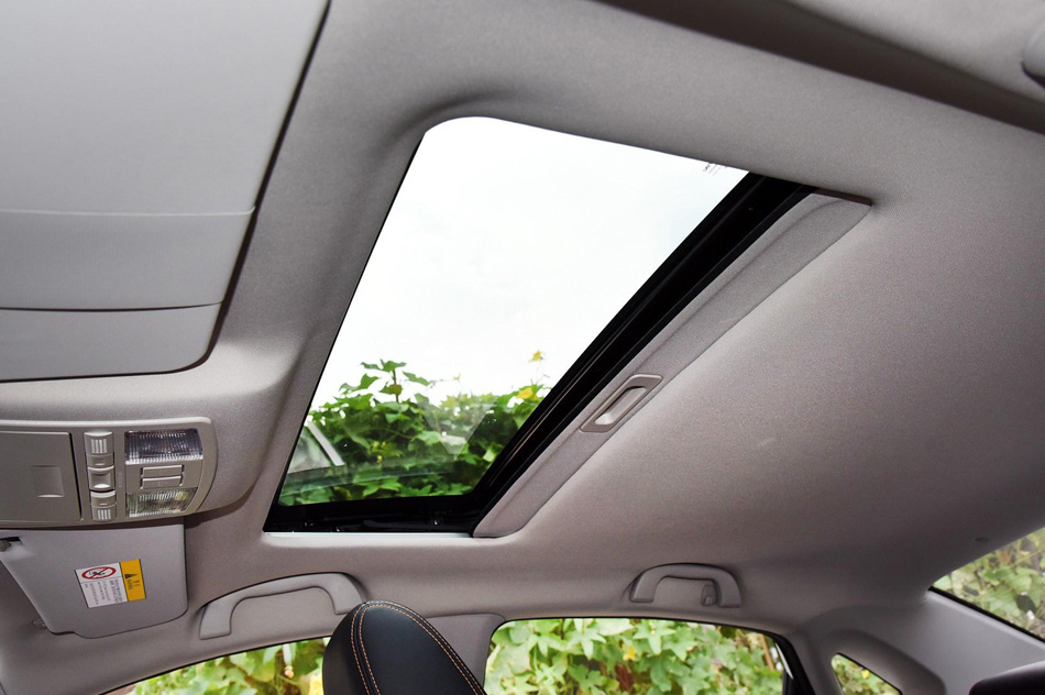 2019款 1.4T 自动精英型 座椅空间