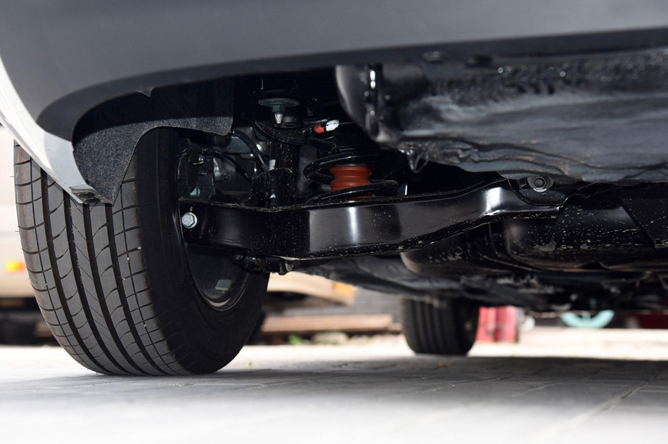 2019款 1.4T 自动精英型 引擎底盘