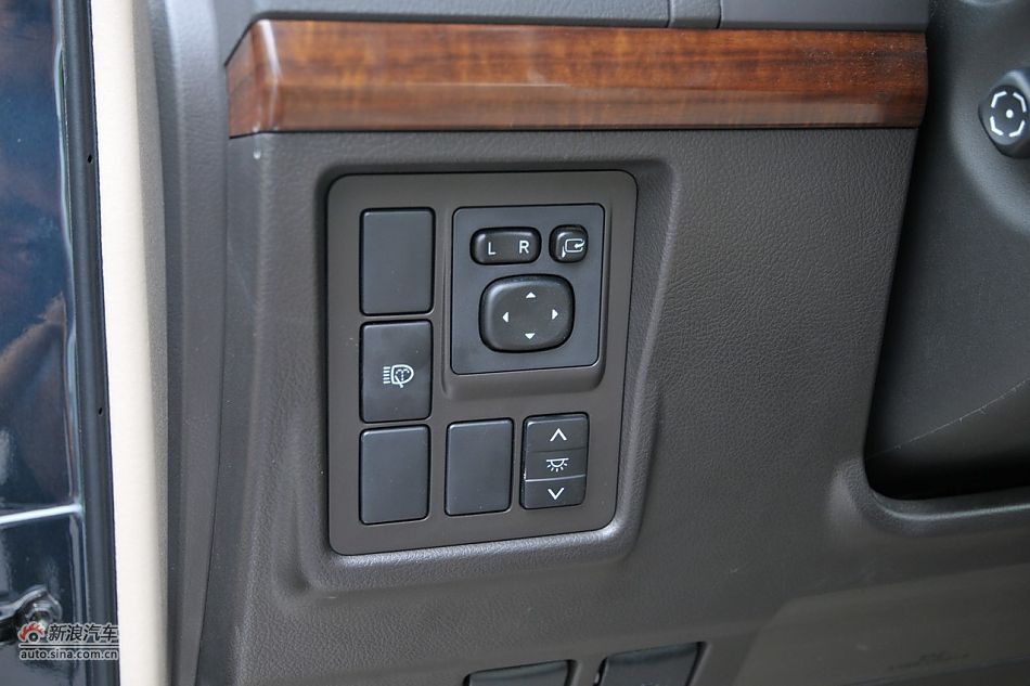 2010款普拉多VX 4.0自动导航版