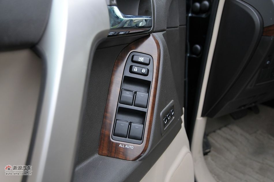 2010款普拉多VX 4.0自动导航版