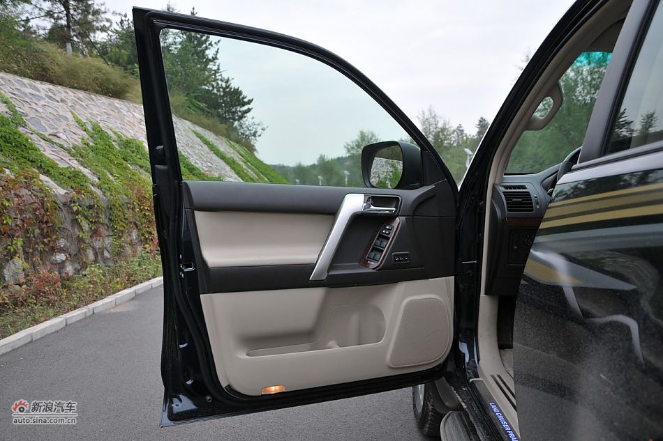 2010款普拉多VX 4.0自动导航版