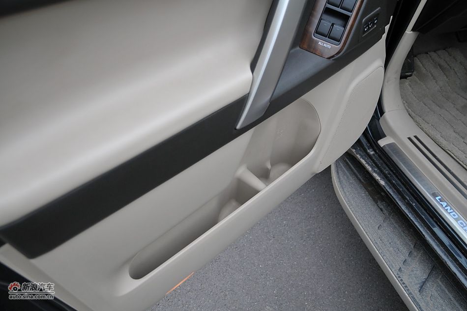 2010款普拉多VX 4.0自动导航版