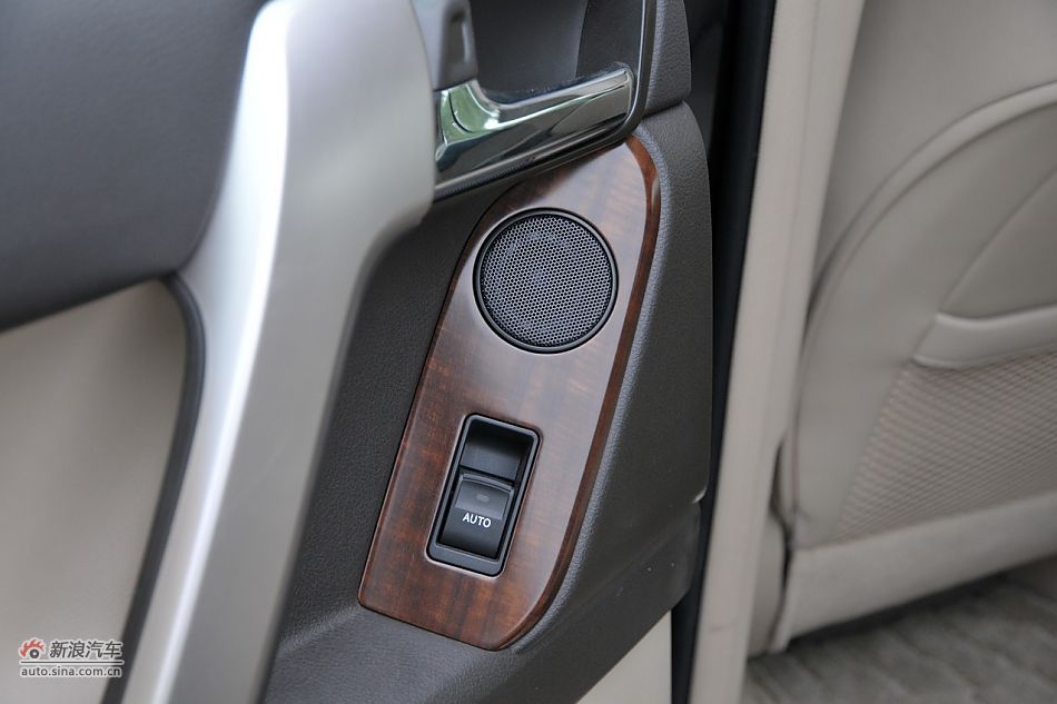 2010款普拉多VX 4.0自动导航版