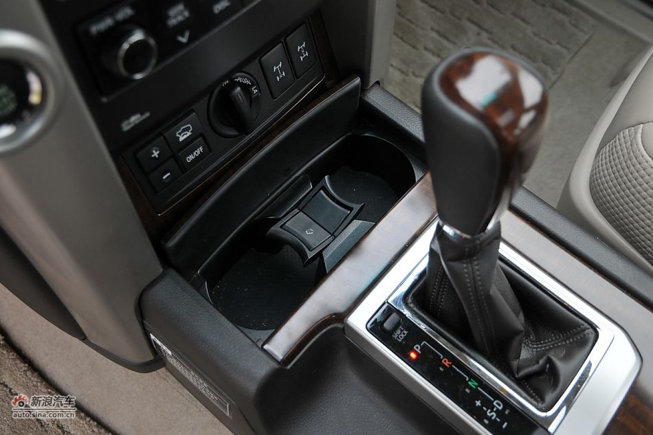 2010款普拉多VX 4.0自动导航版