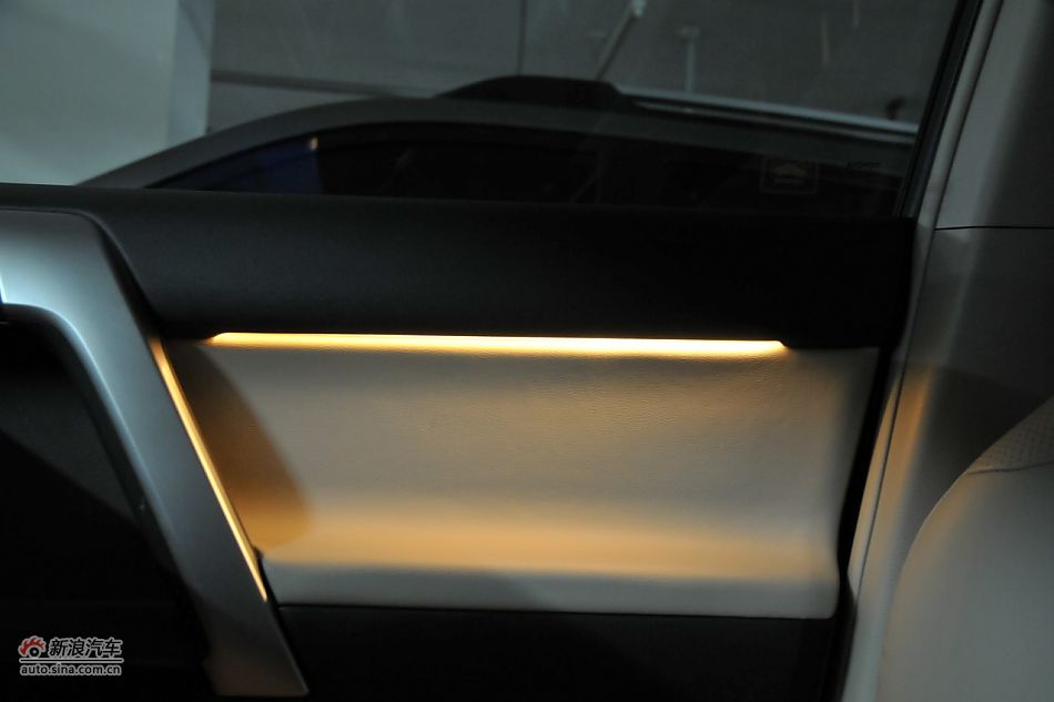 2010款普拉多VX 4.0自动导航版