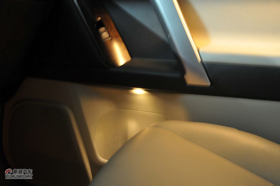 2010款普拉多VX 4.0自动导航版