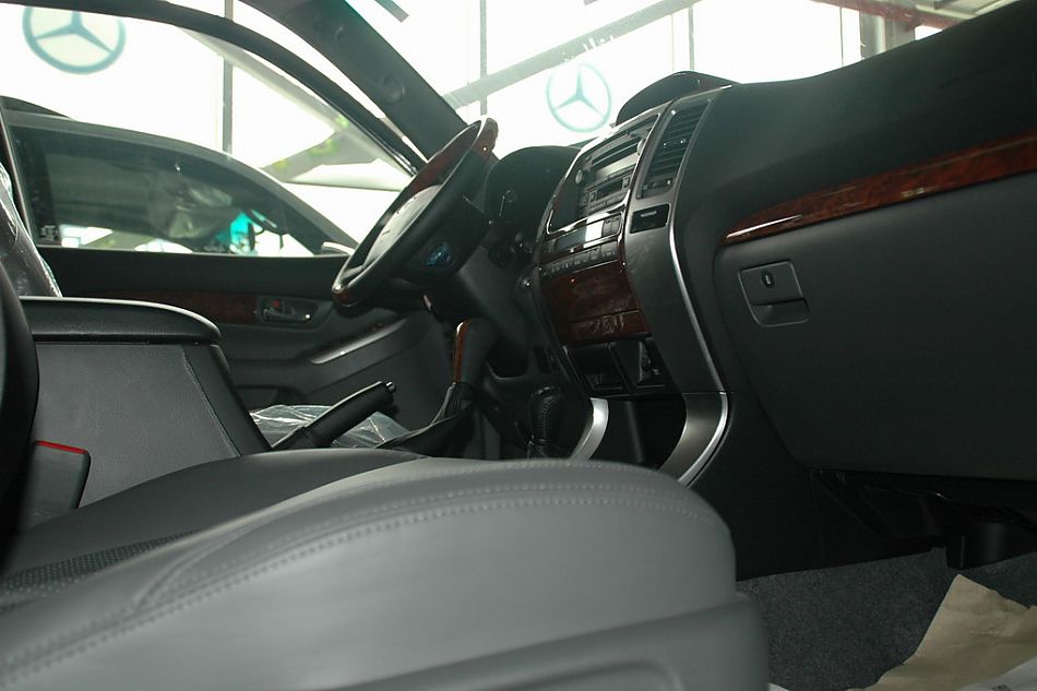 四川丰田普拉多内饰