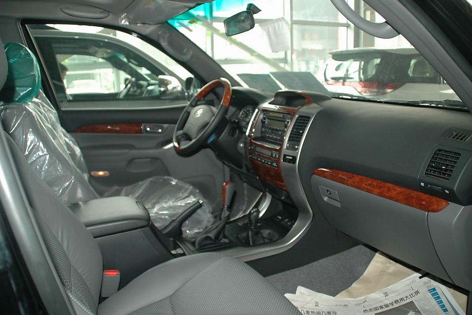 四川丰田普拉多内饰