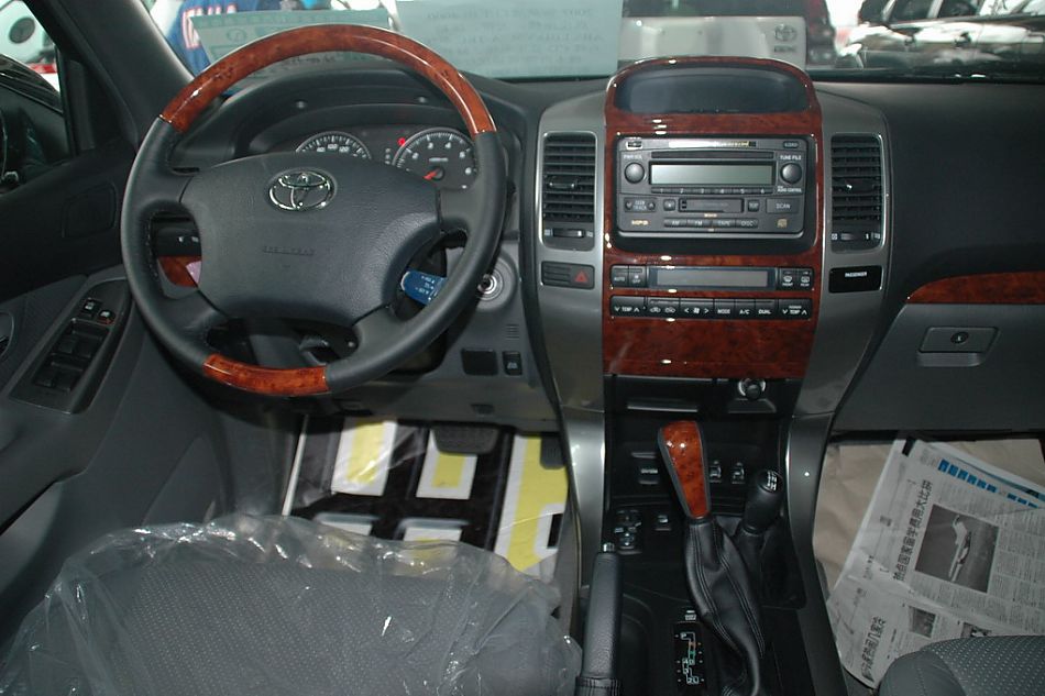 四川丰田普拉多内饰