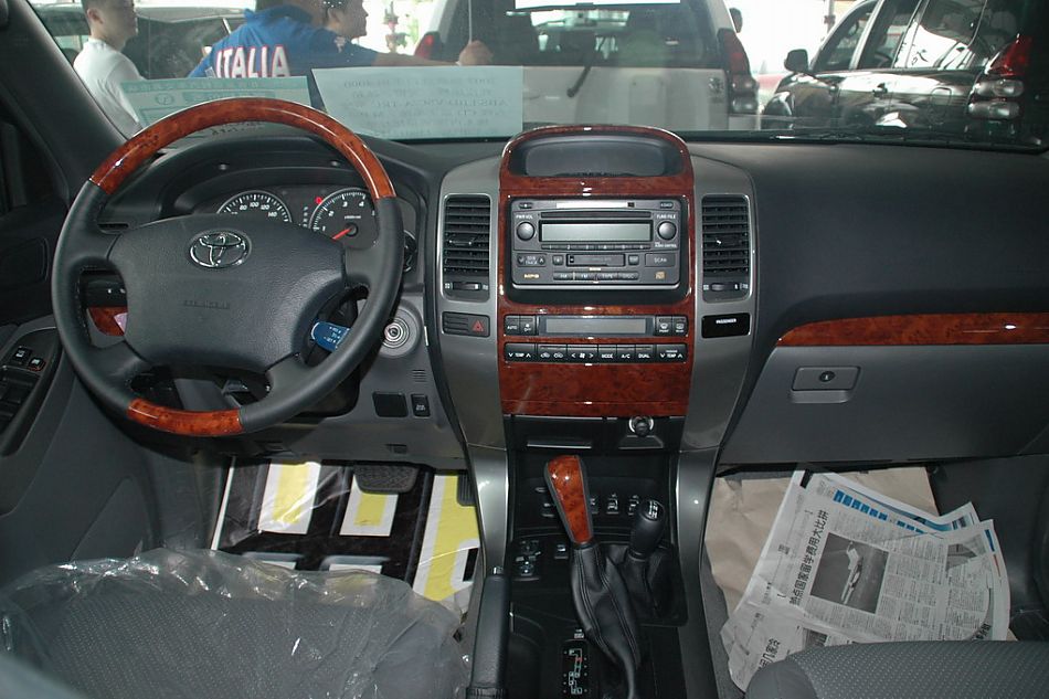 四川丰田普拉多内饰