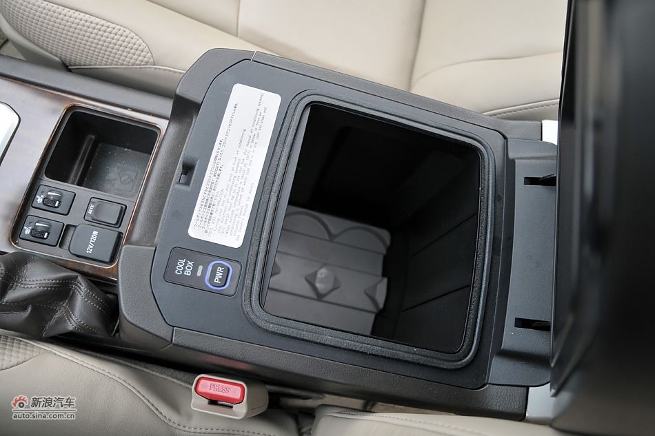 2010款普拉多VX 4.0自动导航版