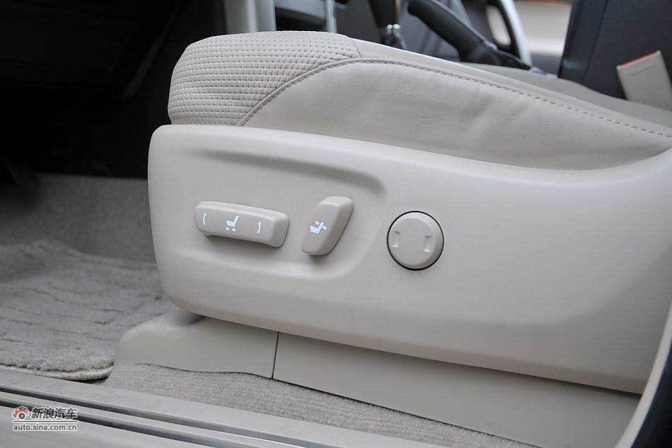 2010款普拉多VX 4.0自动导航版