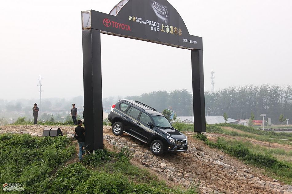 新普拉多越野图