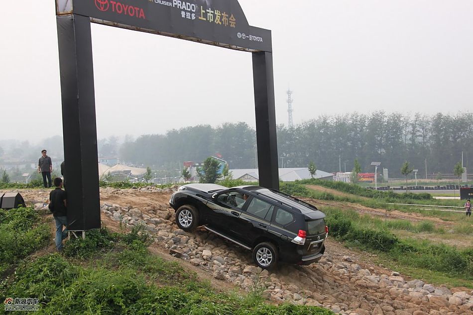 新普拉多越野图