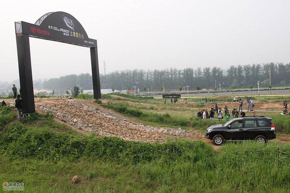 新普拉多越野图