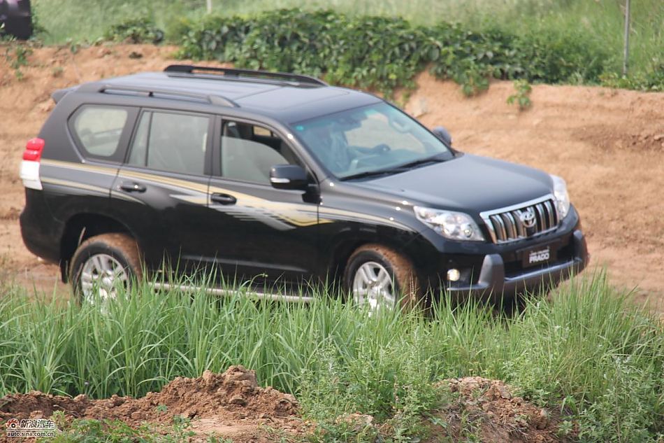 新普拉多越野图