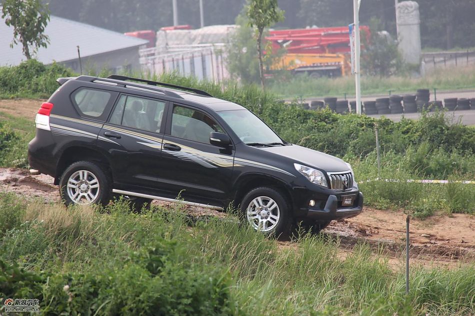 新普拉多越野图