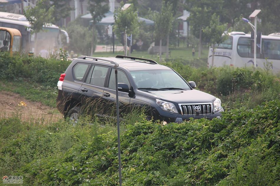 新普拉多越野图