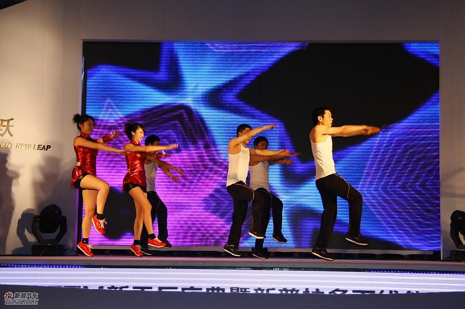 新普拉多下线现场图