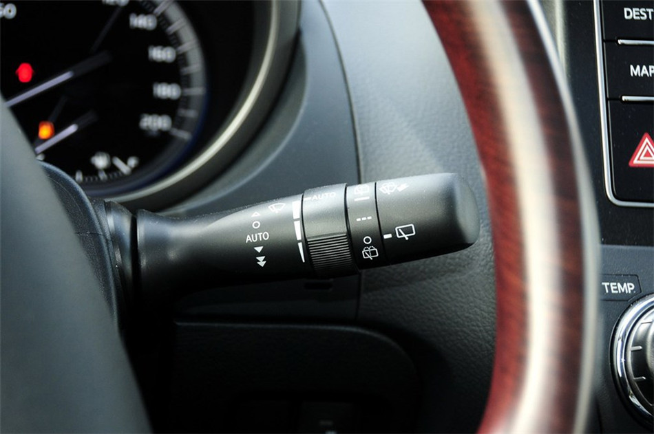 2014款 4.0L AT VX NAVI 内饰