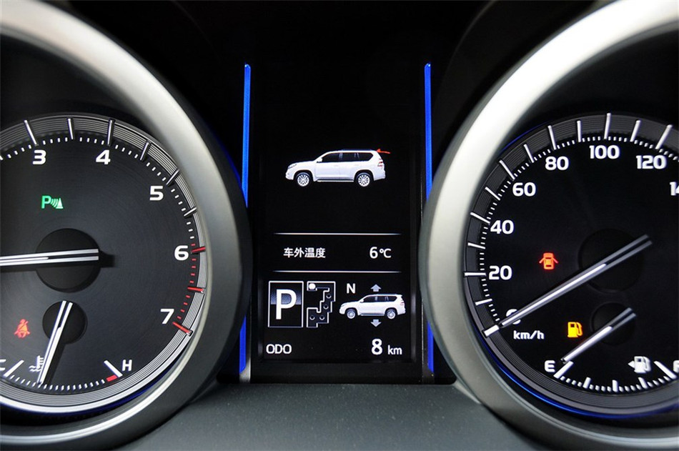 2014款 4.0L AT VX NAVI 内饰