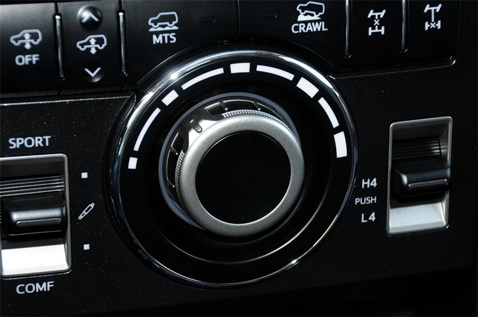 2014款 4.0L AT VX NAVI 内饰