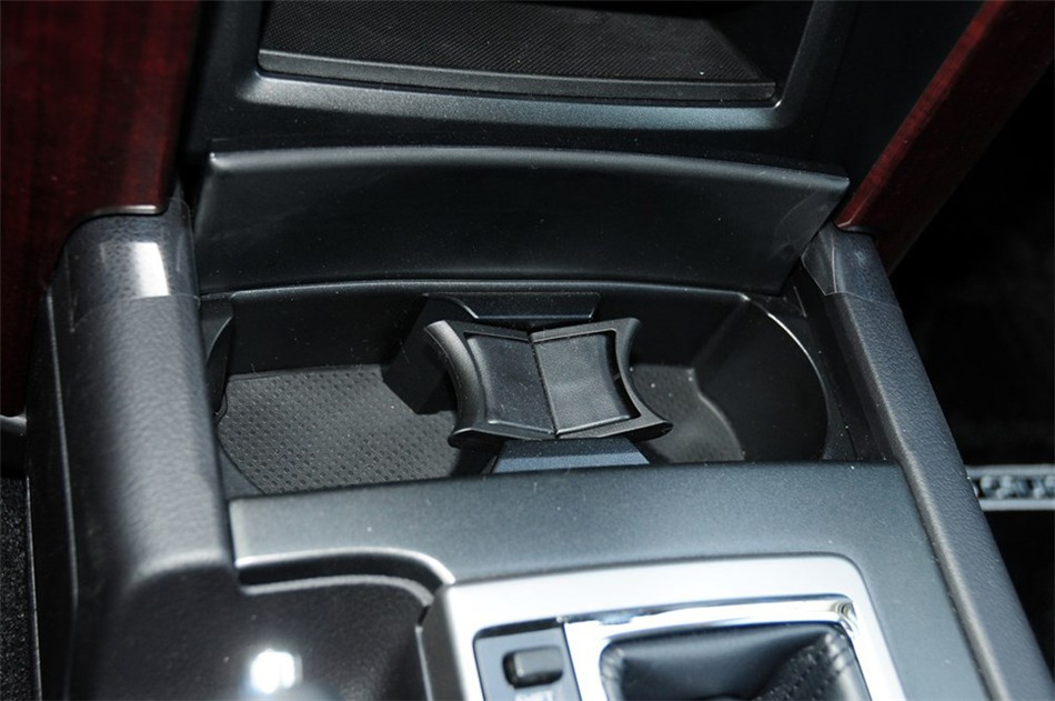 2014款 4.0L AT VX NAVI 内饰