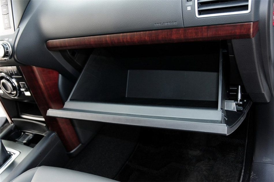 2014款 4.0L AT VX NAVI 内饰