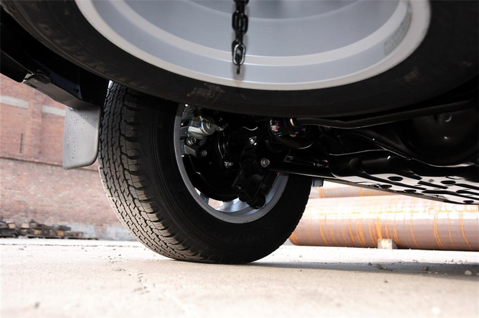 2014款 4.0L AT VX NAVI 引擎底盘