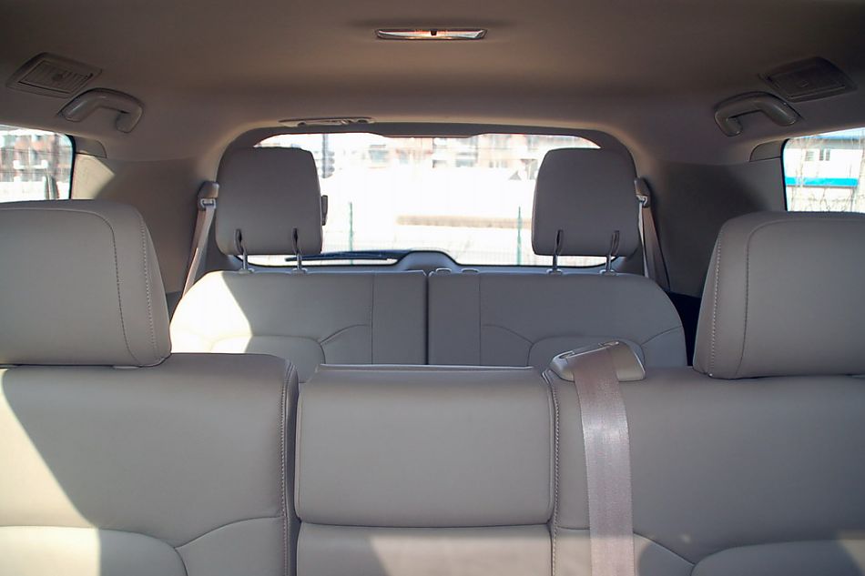 兰德酷路泽内饰