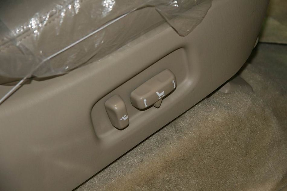 一汽丰越陆地巡洋舰内饰