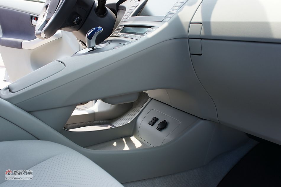 外插充电式混合动力普锐斯