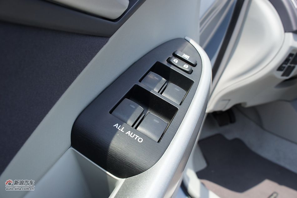 外插充电式混合动力普锐斯