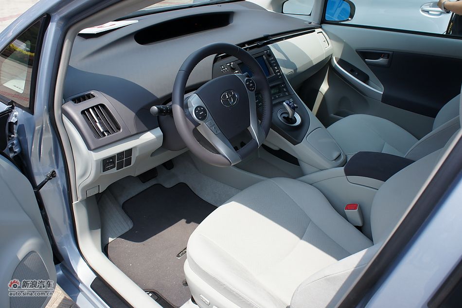 外插充电式混合动力普锐斯