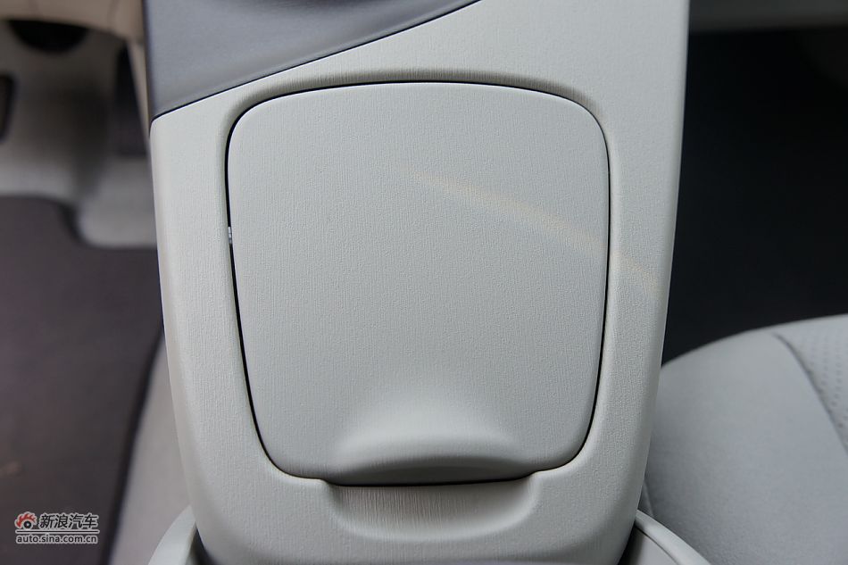 外插充电式混合动力普锐斯